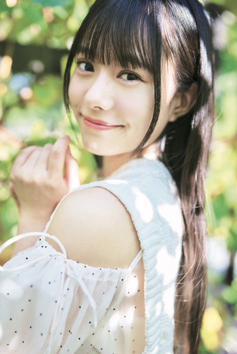 ❄︎••┈┈┈┈••❄︎••┈┈┈┈••❄︎ 仲村悠菜 1st写真集 ｢ 17