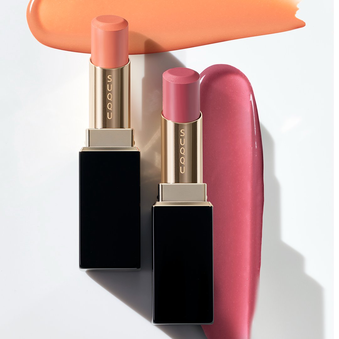 むっちり濃密な艶膜リップスティック。 光がつやんと走る