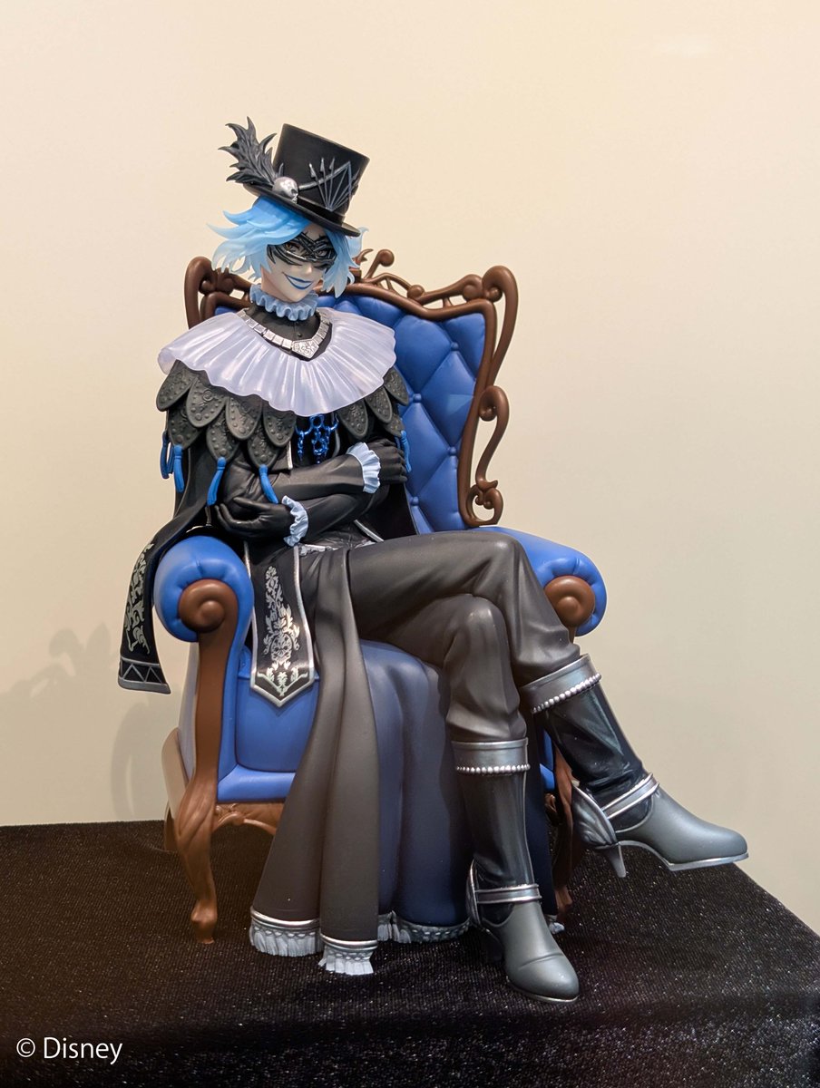 Aniplex has a pop-up shop in Ginza for Twisted Wonderland, and