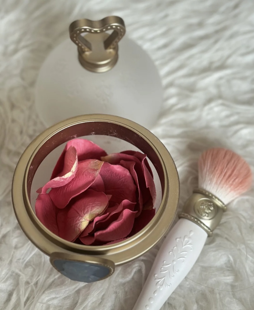 ラデュレの花びらチーク懐かしい😭 めちゃくそ憧れたけど、キャラじゃ