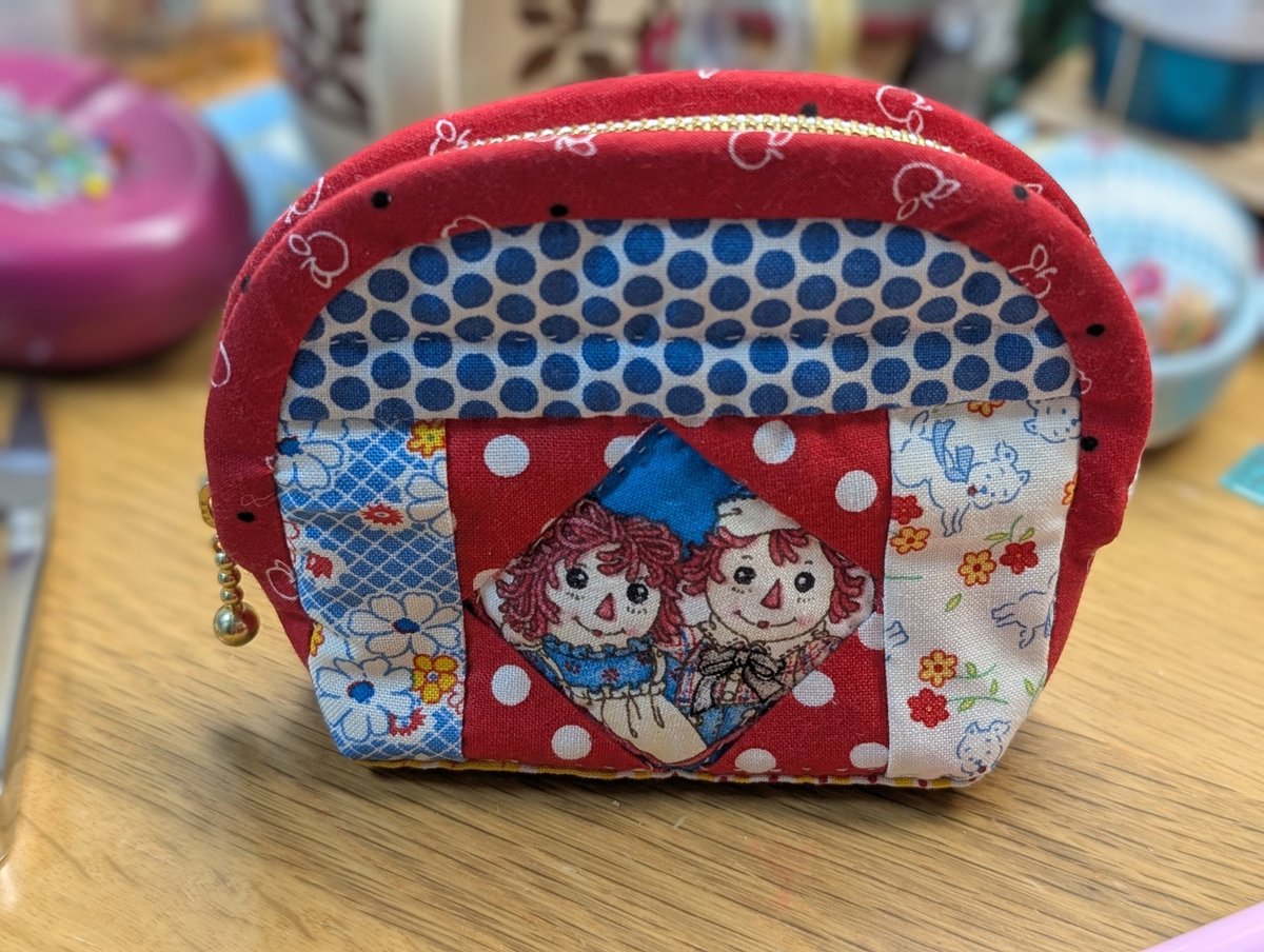 最近メルカリで可愛いパッチワークキットを作ってる人達からのキット