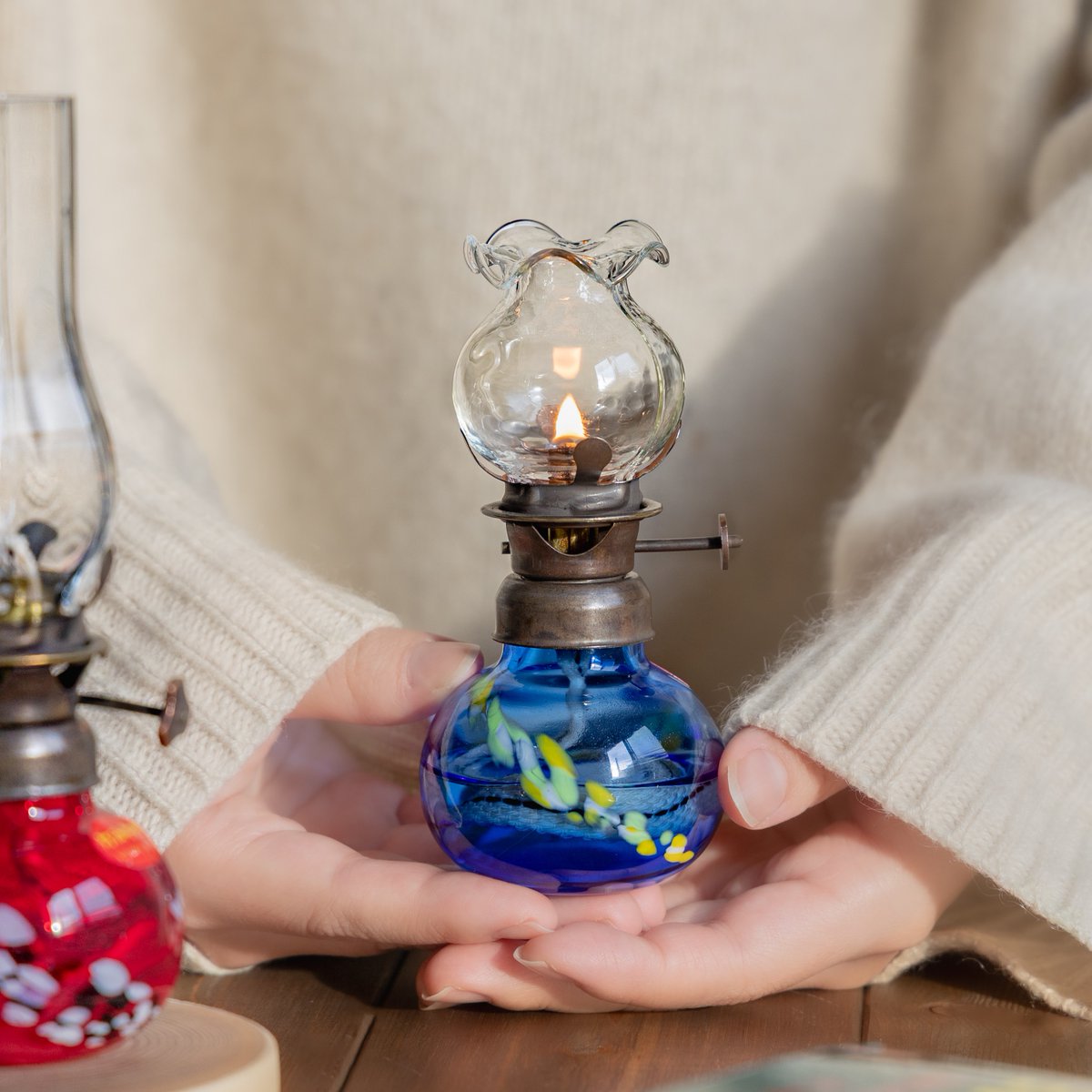 三号館【カントリーフロア】には 様々な種類の「 #灯油ランプ 」が