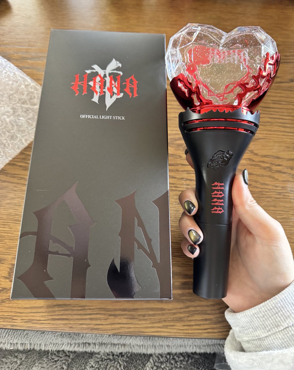 HANAちゃんのペンライト届いた🌹