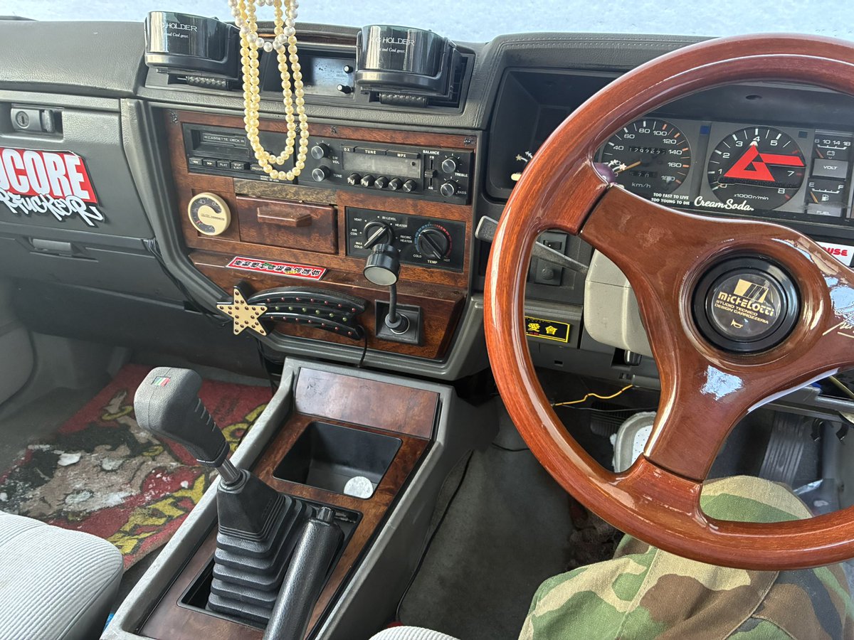 オートルックのシフトブーツとミケロッティのシフトノブに変えて