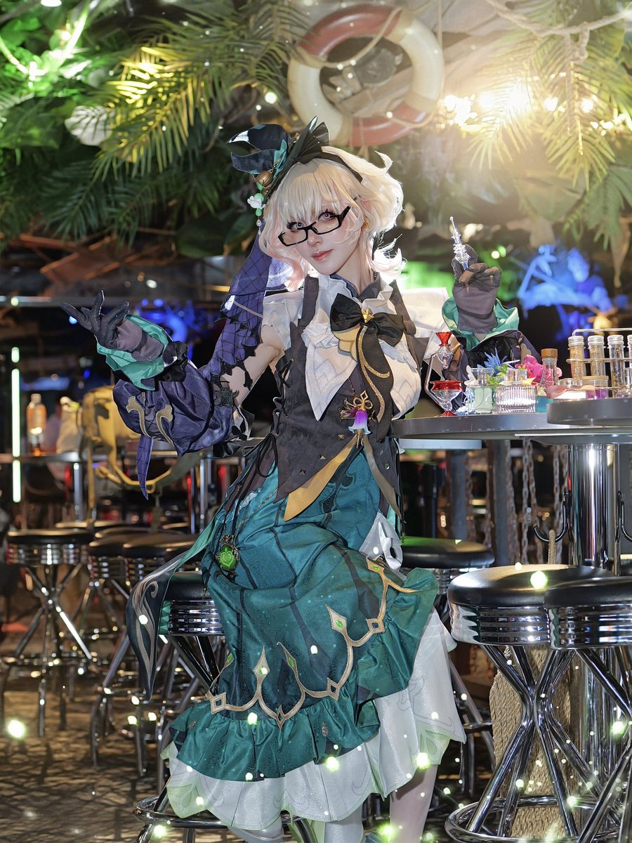 ✼••┈┈┈┈cosplay🧪 ✦ 原神 ✦ エミリエ 📷@psychedelicplas