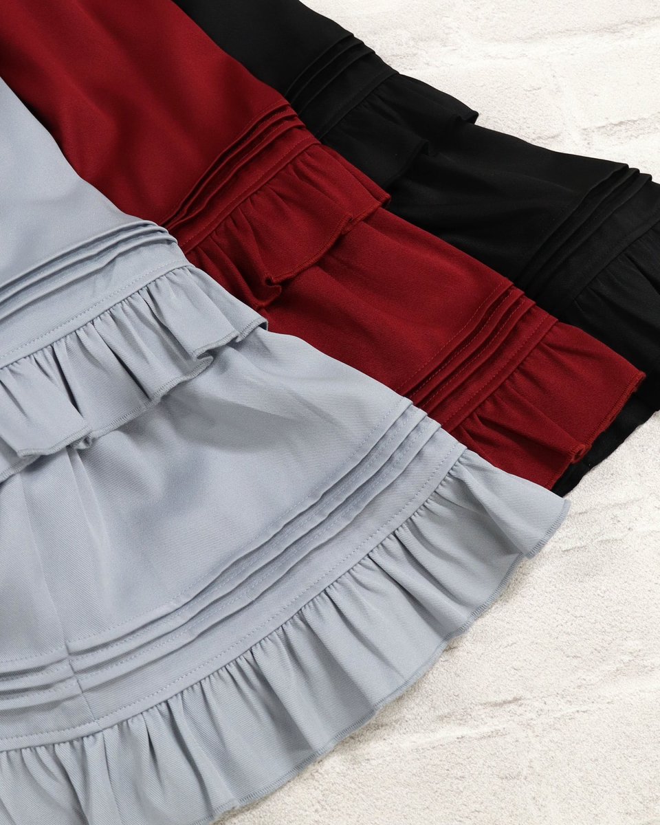 ブラックは物語に登場する魔女を、ボルドーは赤ずきん、サックスは