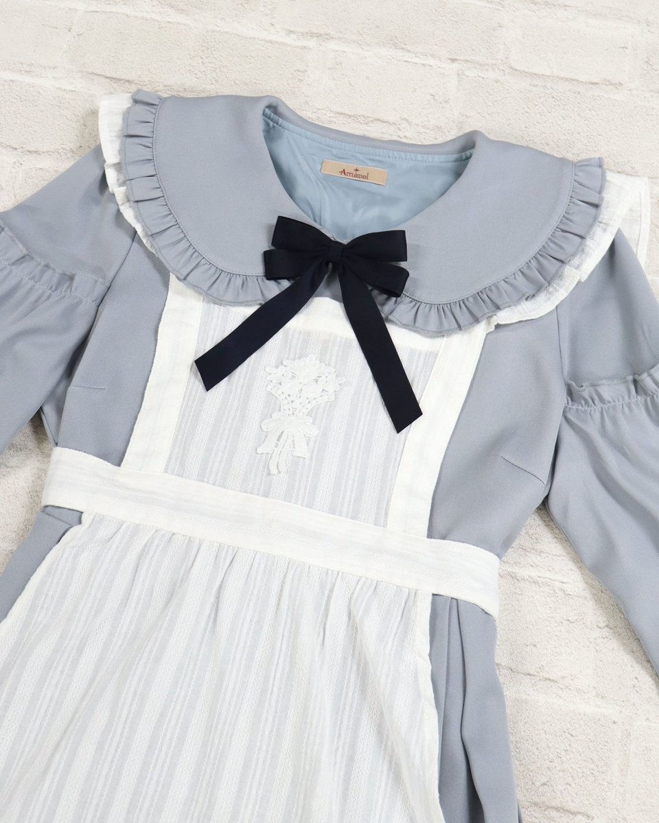 ブラックは物語に登場する魔女を、ボルドーは赤ずきん、サックスは