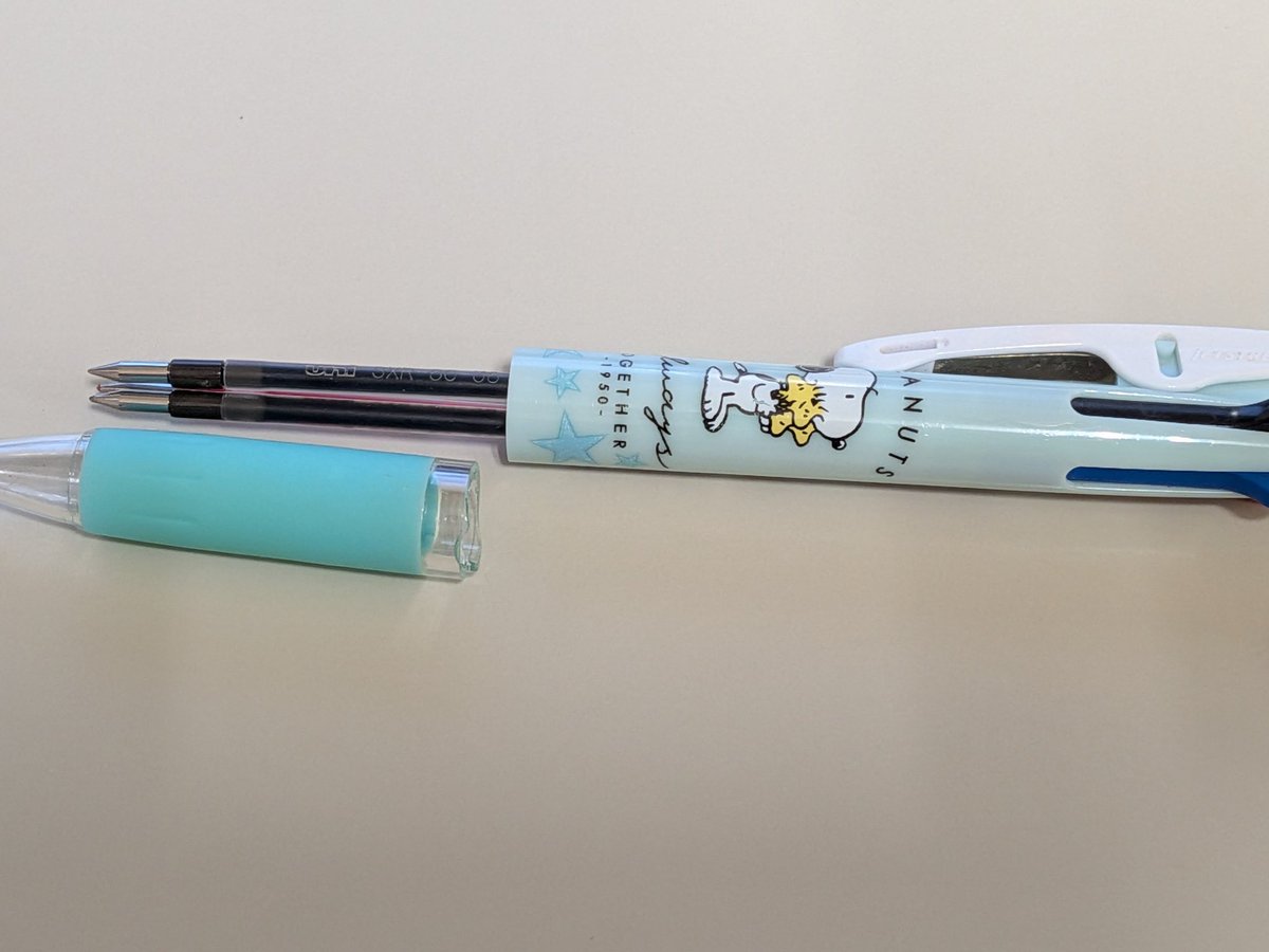 ꒪⌓꒪)お気に入りのボールペン割れた… 多分4年以上使ってたけど(、._. )、