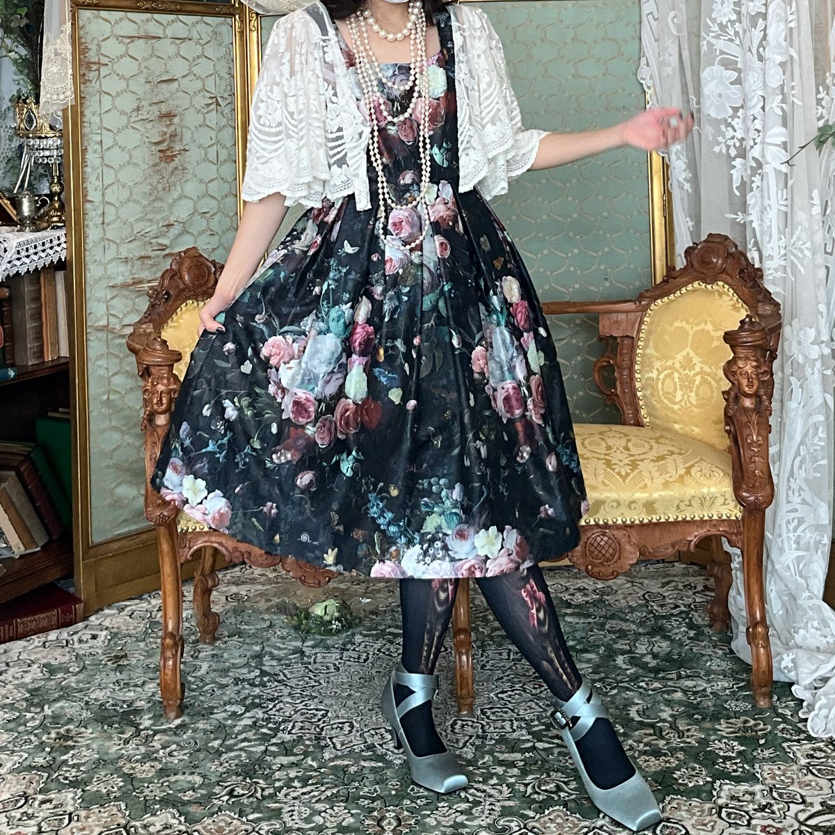 グリーンは花の彩度が最も冴え、 ひと呼吸だけ強く光る。 散る前か実る