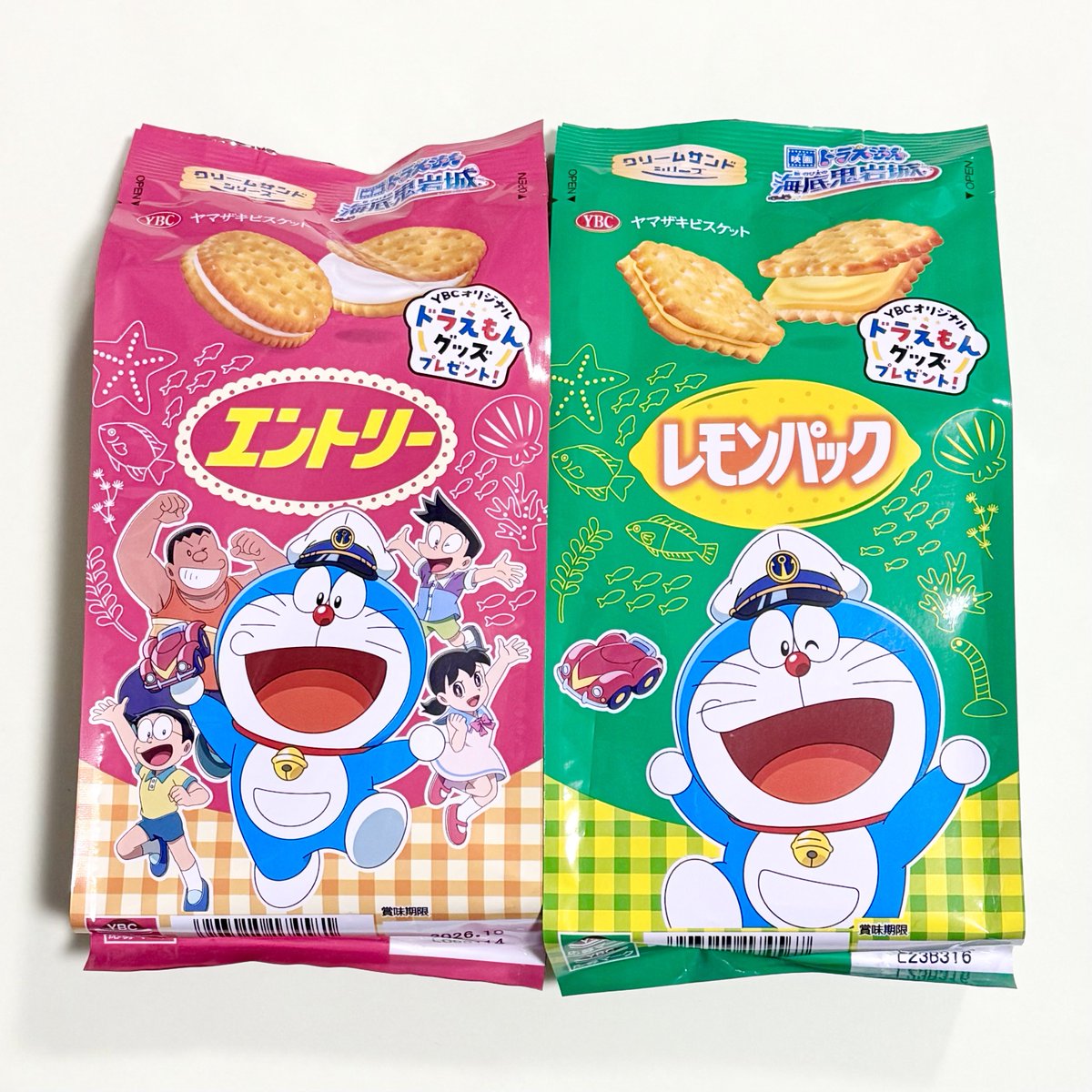 クリームサンドシリーズのドラえもんコラボをパクパク😋 #ドラえもん