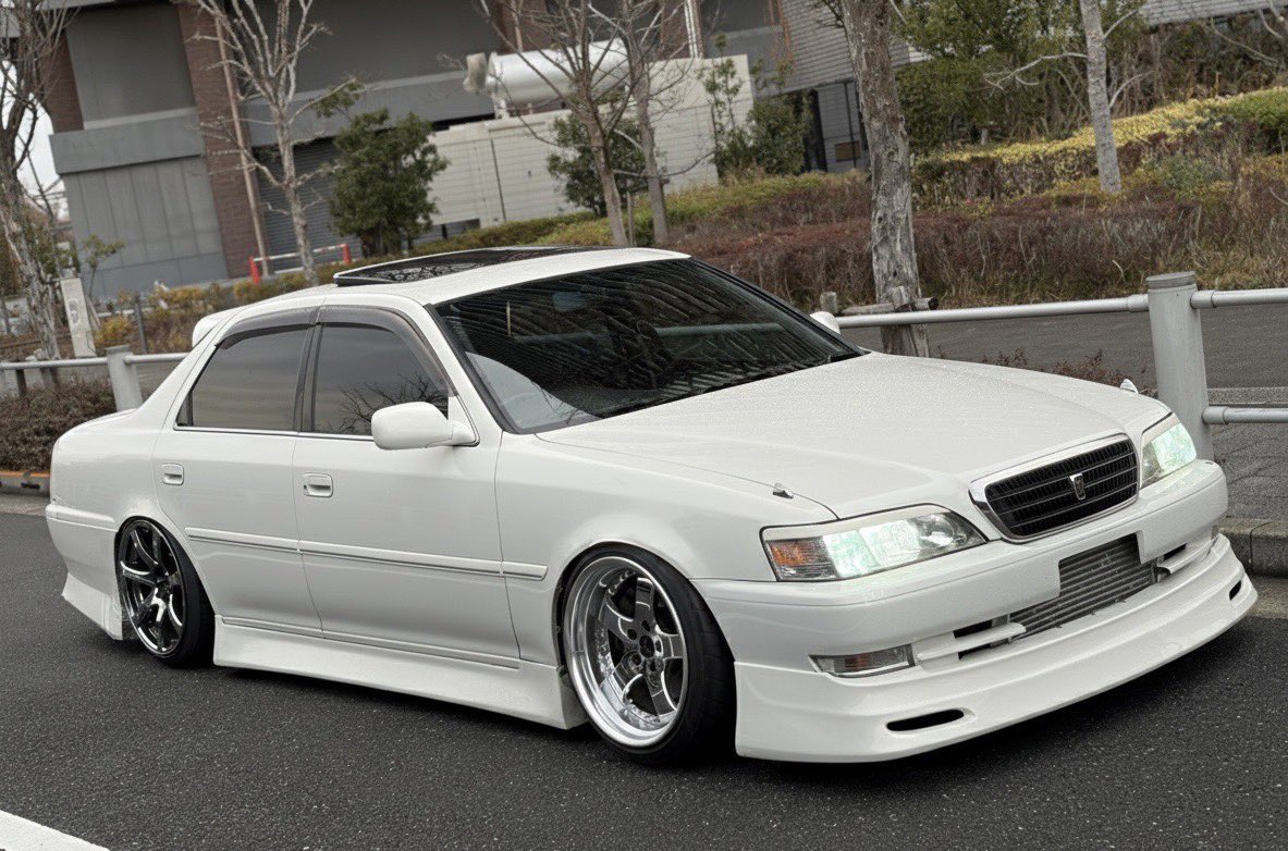 JZX100 クレスタ フロントガラスモール流用できるものを 知りたいの