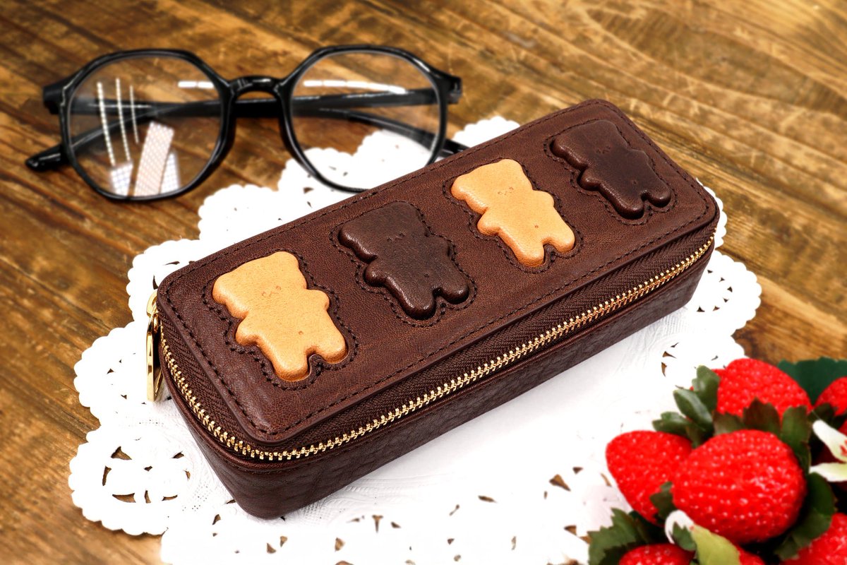 新作！本革製くまちゃんブラウニー眼鏡ケースです🐻 眼鏡ケースの内寸
