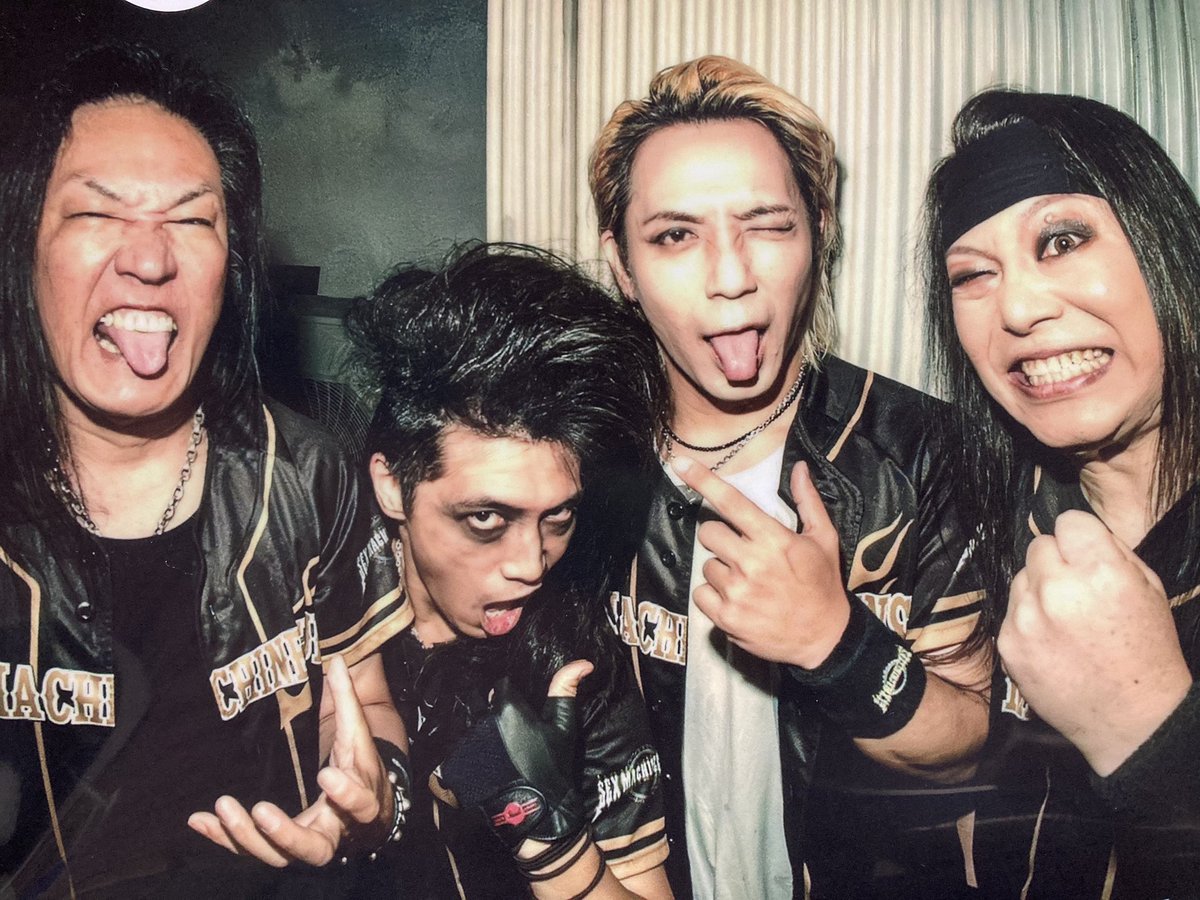 昨日の参戦特典､フライヤーで気付かなかったけどステッカーも入ってて