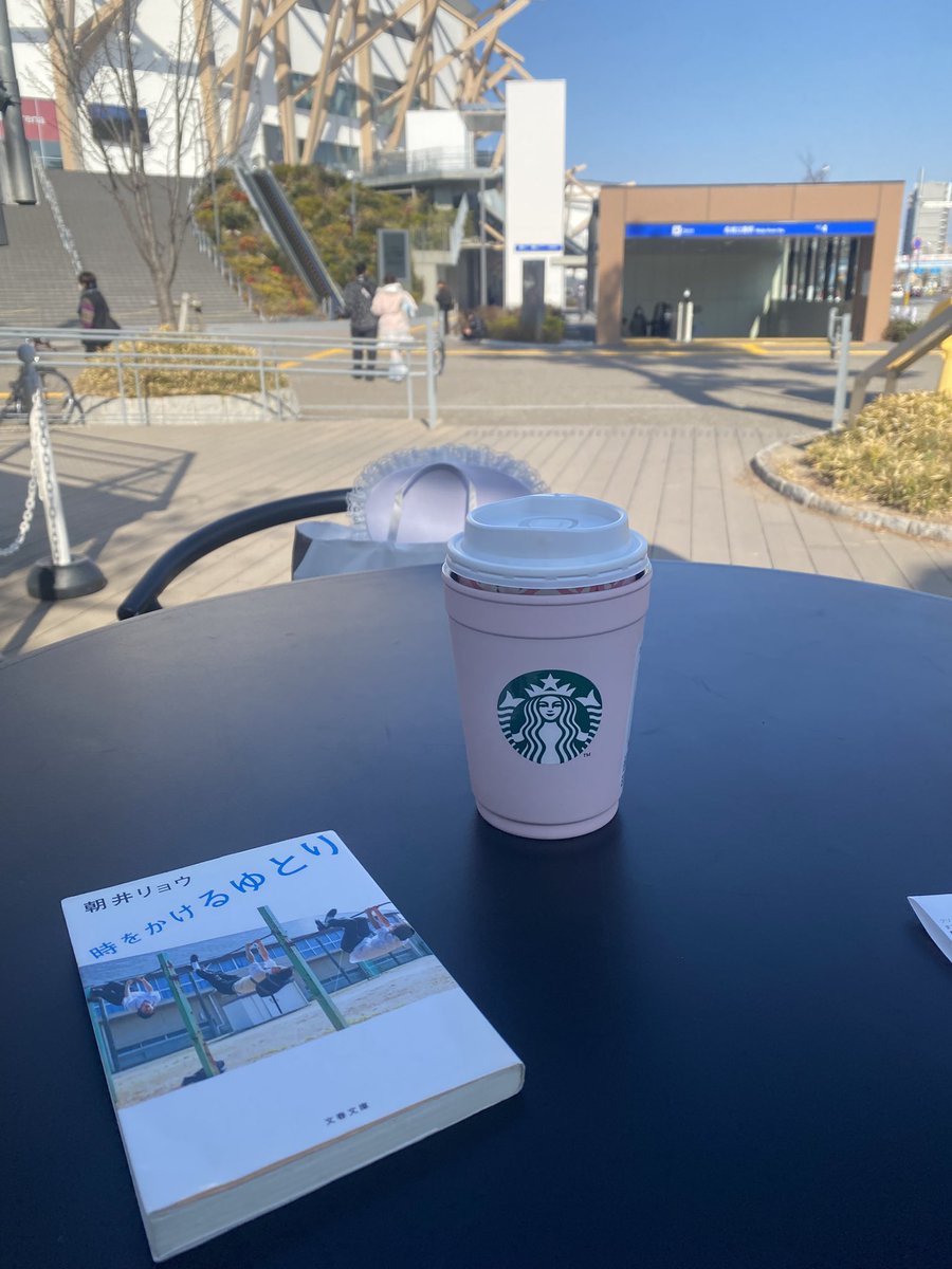 名城公園出口出た瞬間のスタバにおります！ ひーちゃんのうちわが目印