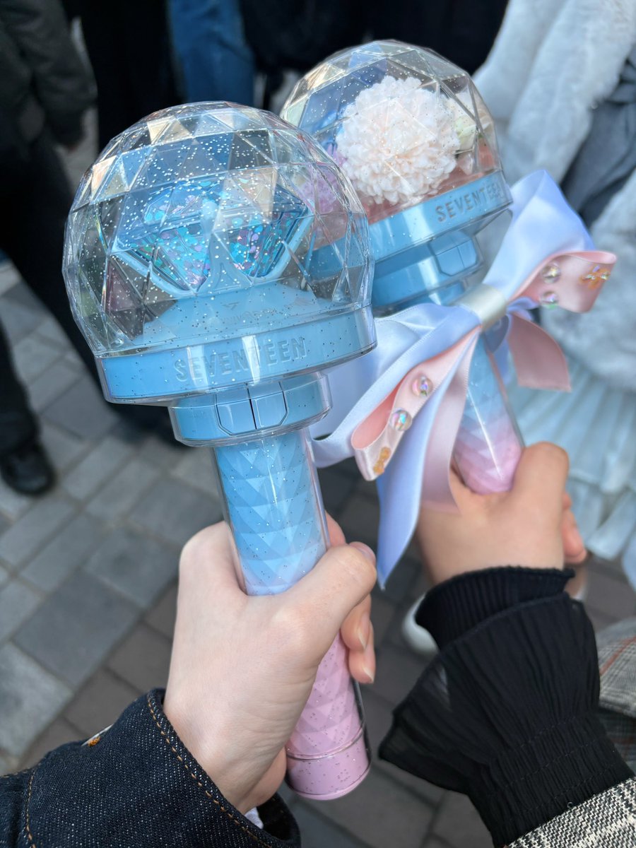 最初どうして良いかわからずペンライトも出せずにいたけど、近くにいた