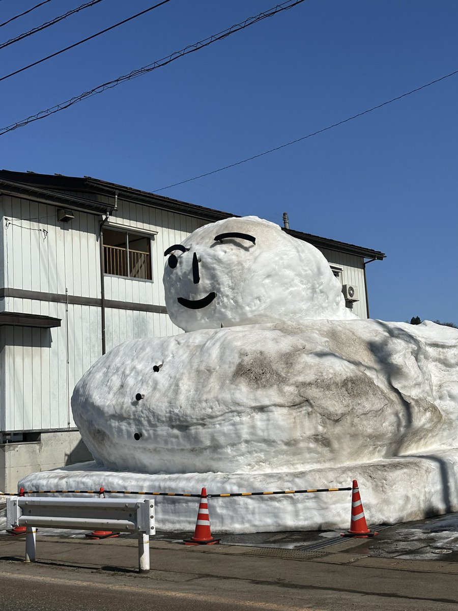 Post by HARU🌸 on X: 巨大な雪だるま