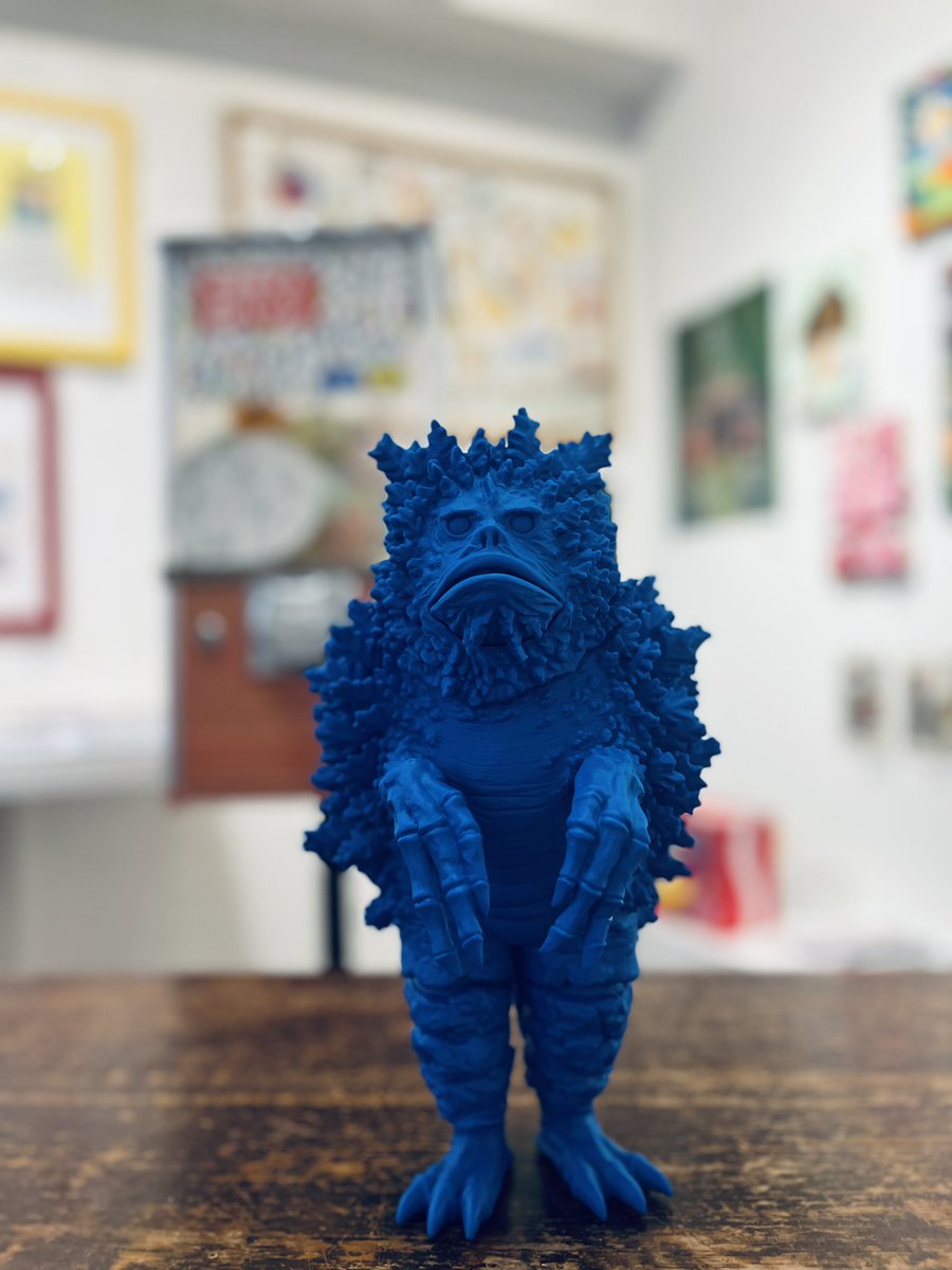 本日は祝日営業いたします／ ガラモンのソフビキットを青色成型にて