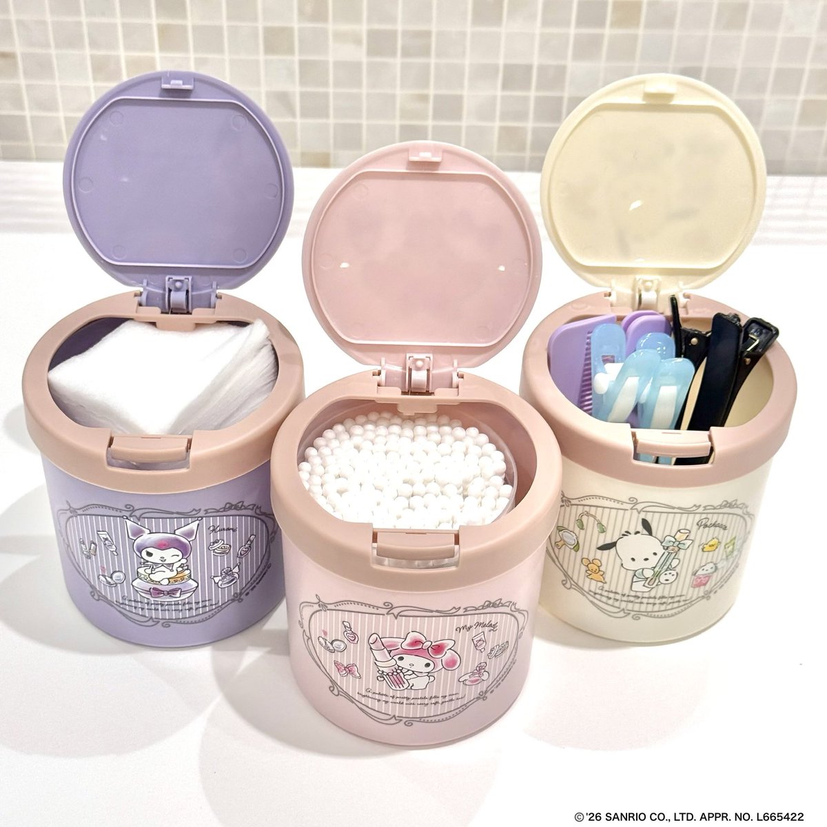 DAISO】 サンリオキャラクターズのワンプッシュ綿棒ケースが