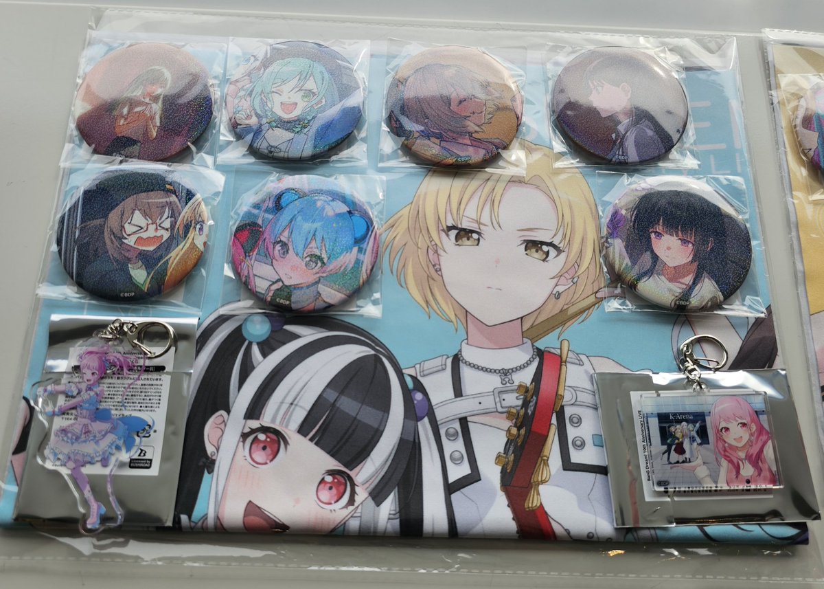 バンドリ前日物販、約2時間並んで缶バッジくじに挑戦 まだサイン入りT