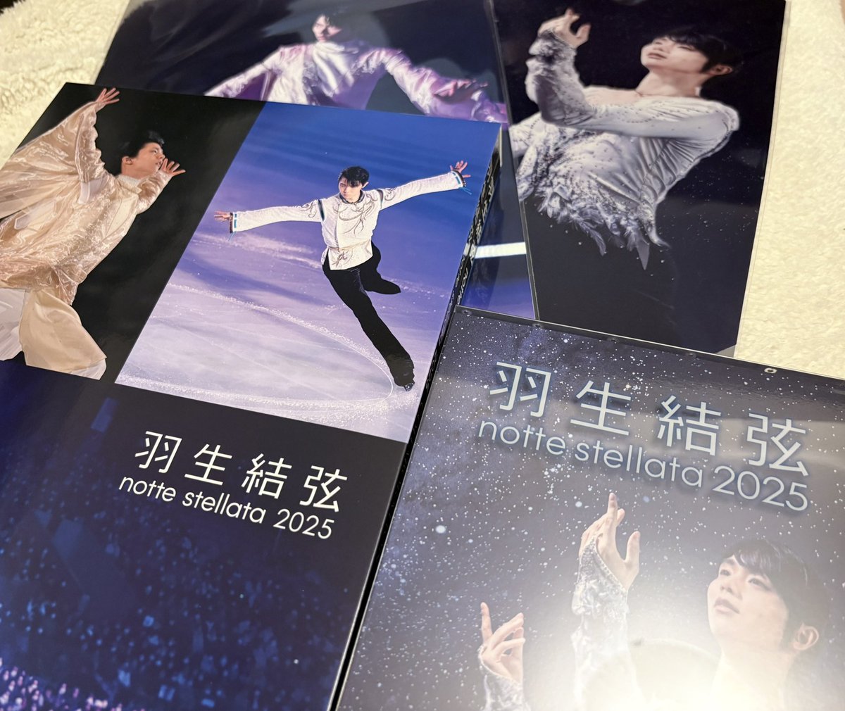 写真集とBluRayが届きました。 特典のクリアファイルも嬉しい。 写真集