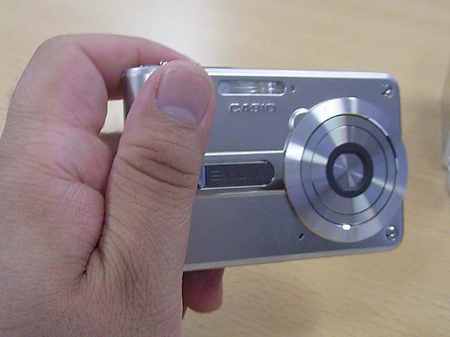 カシオ、光学2.8倍ズーム カードデジカメ「EXILIM EX-S100」