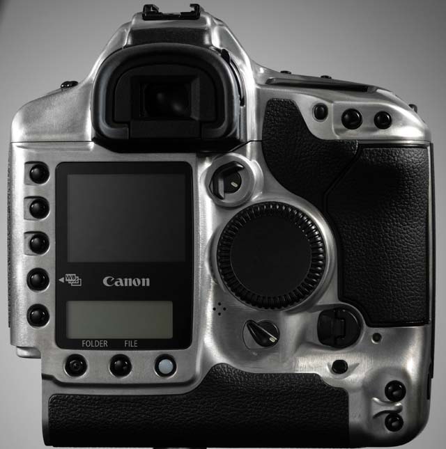 キヤノン、1,670万画素フル35mmデジタル一眼レフ「EOS-1Ds Mark II」