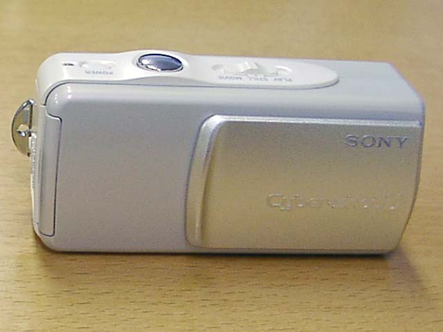 ソニー、「サイバーショットU」の200万画素モデル「DSC-U20」