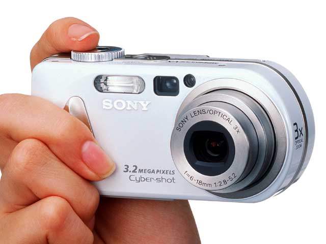 ソニー、320万画素サイバーショット3機種