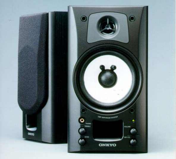 オンキョー、木製キャビネット採用のPC用スピーカー