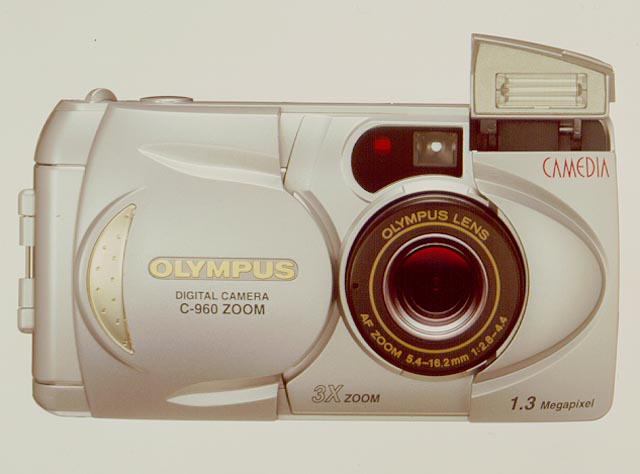 オリンパス、334万画素デジタルカメラ「C-3030ZOOM」など