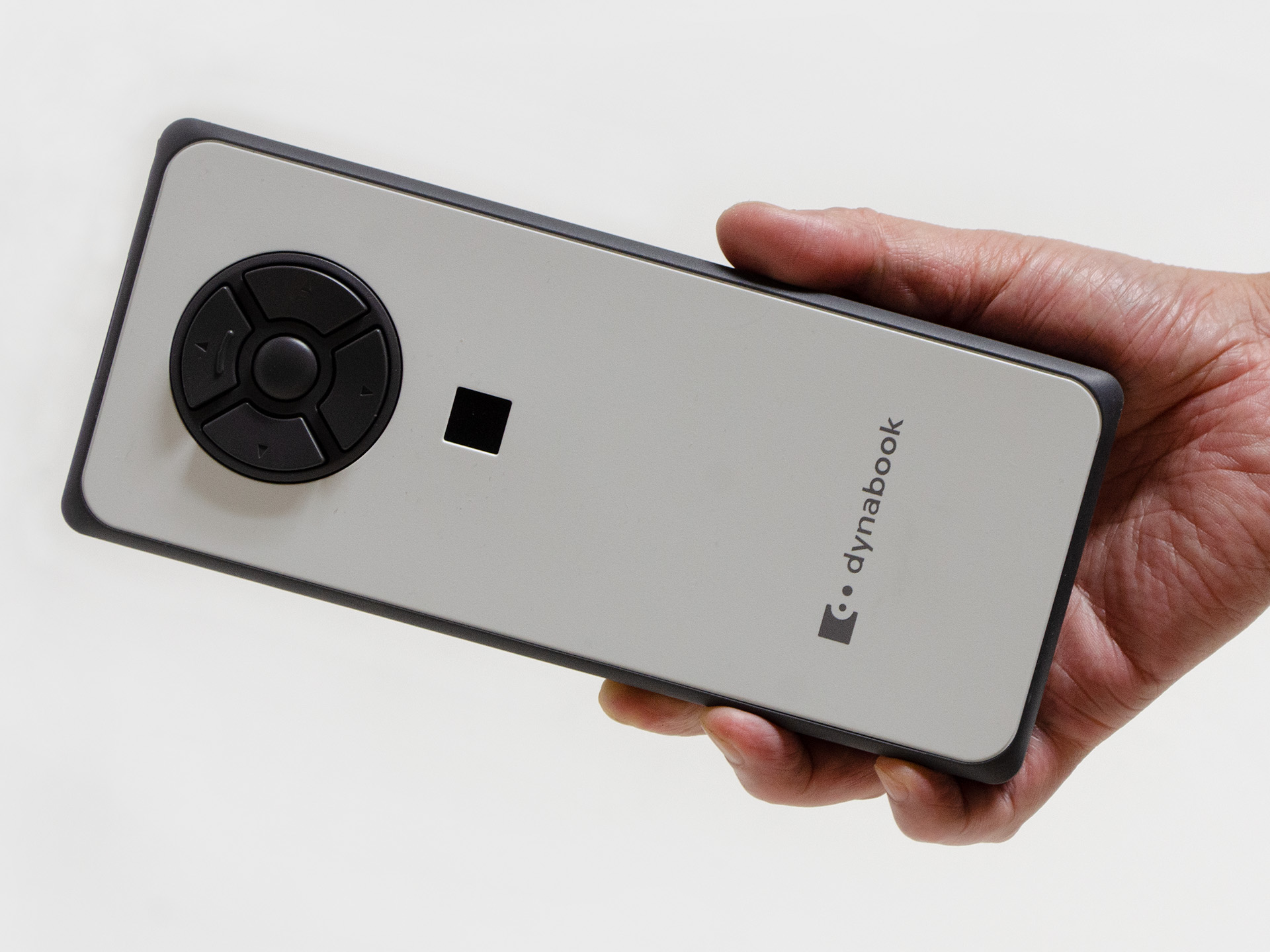 西川和久の不定期コラム】ほぼスマホサイズでTiger Lake搭載