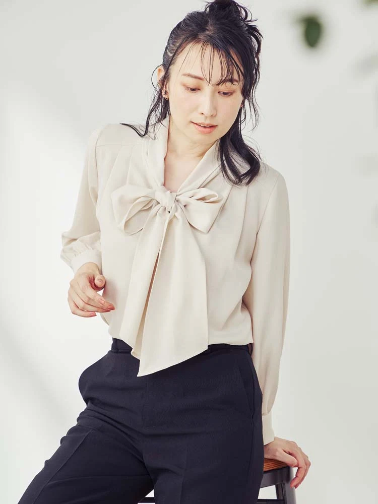 ベージュ ビックボウタイ ジョーゼットブラウス オフホワイト/ブラック