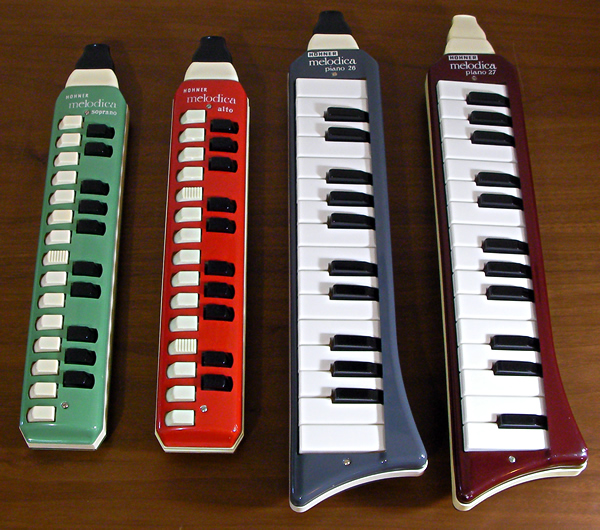 Hohner melodica-soprano/alto/piano 26/piano 27 : retro designed