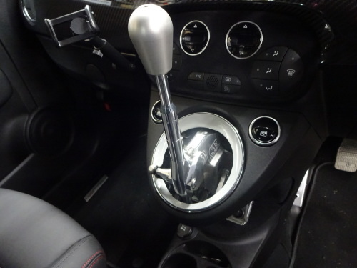 ABARTHのCAEウルトラシフター装着♪ : Macchinaの公式ブログ