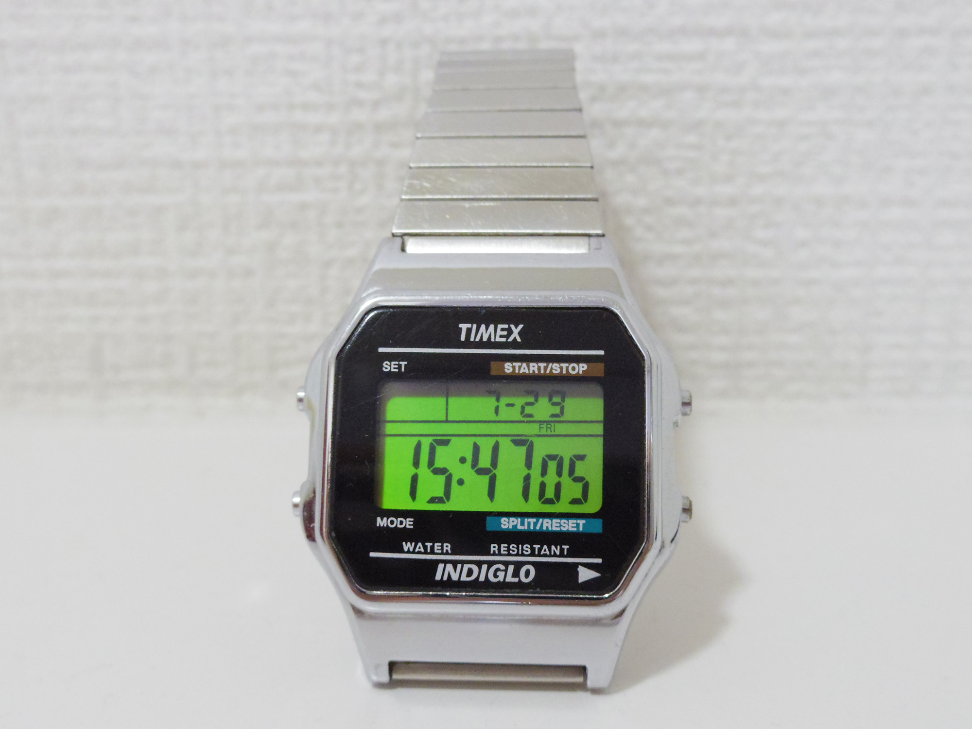 15年以上前に買ったTIMEXクラシックデジタルをいまだに使っているので