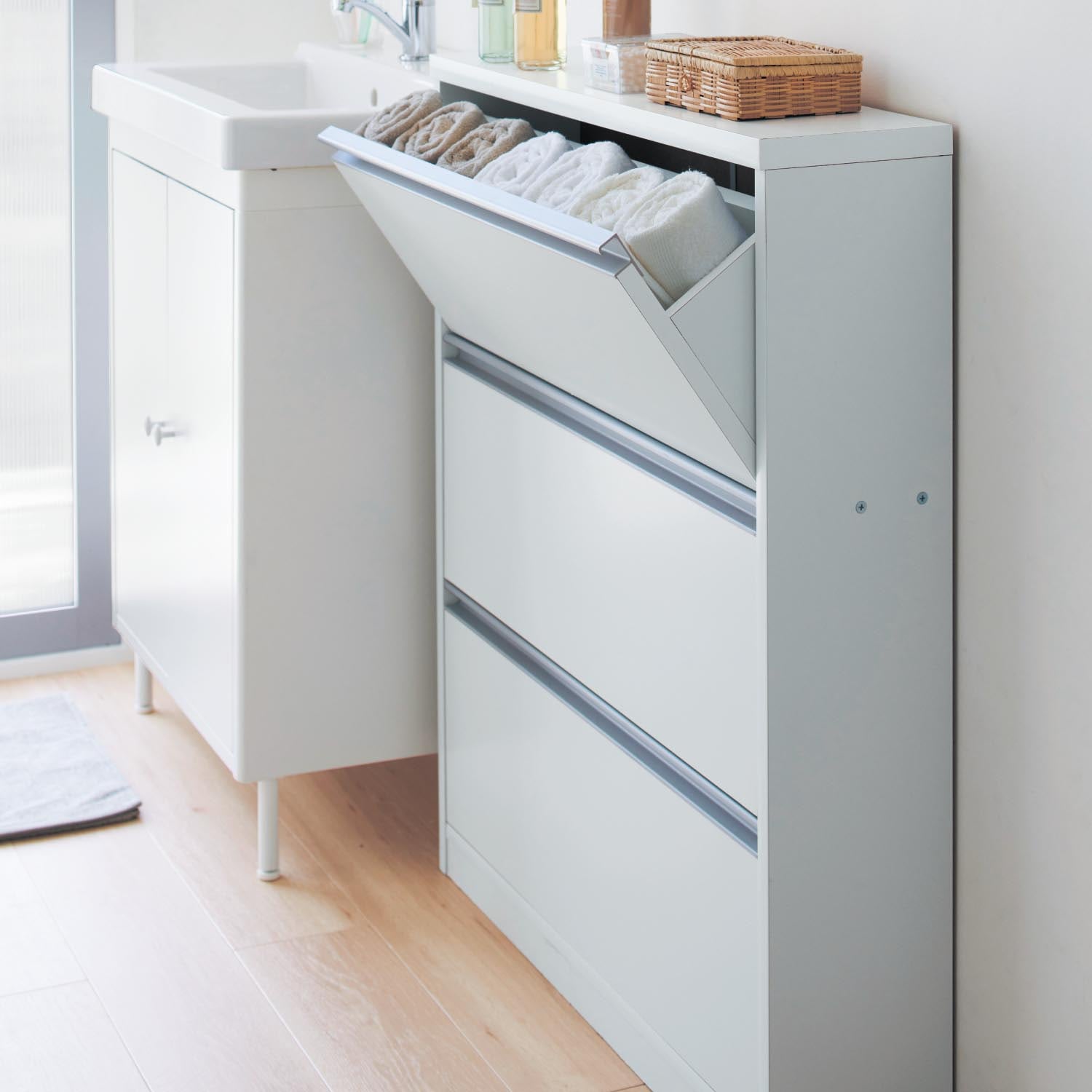 フラップ扉の薄型サニタリーラック（洗面所収納/隙間収納）｜通販の