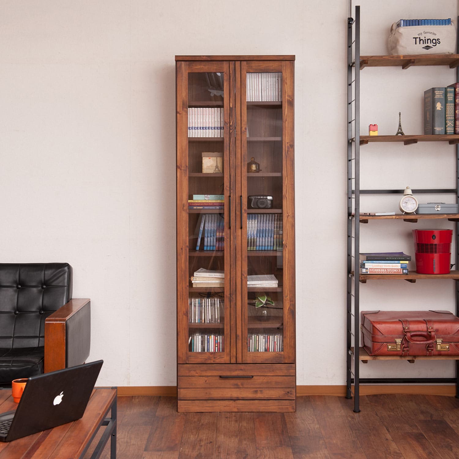 ヴィンテージ調のガラス扉付き本棚（本棚/書棚/ブックシェルフ）｜通販