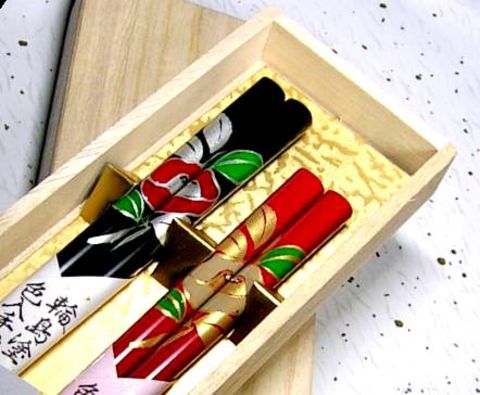 輪島塗箸 色入手描蒔絵 椿（黒/朱）【高級塗箸 記念品 通販】山口陶器