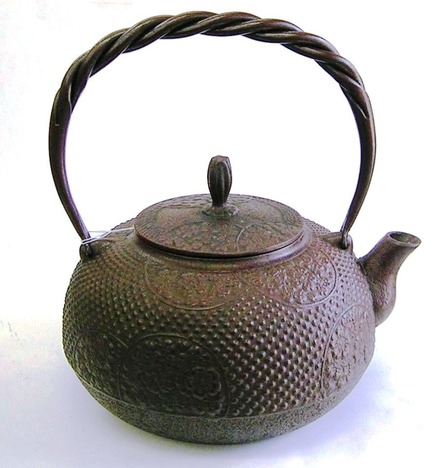 全国送料無料】南部鉄器 手づくり南部鉄瓶 花桜 2.5リットル【特価