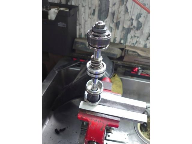 CB400 リアショック オーバーホール リアサスペンション｜バイクの整備