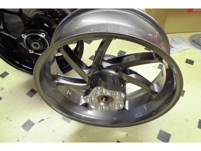 Ninja ZX14R にマルケジーニのホイールを組みました。 いわき市