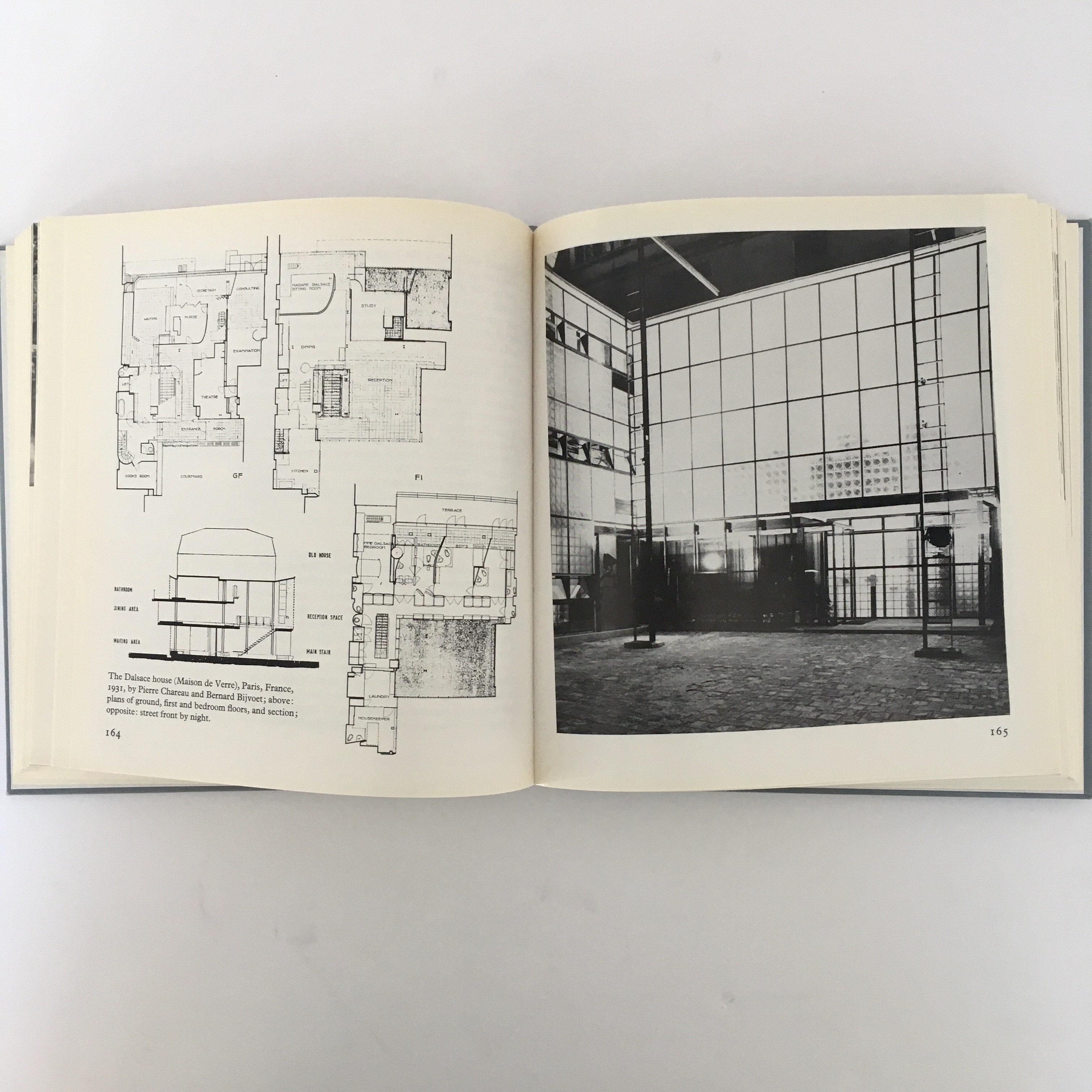 1ST ED] The Architecture of the Well-tempered Environment by