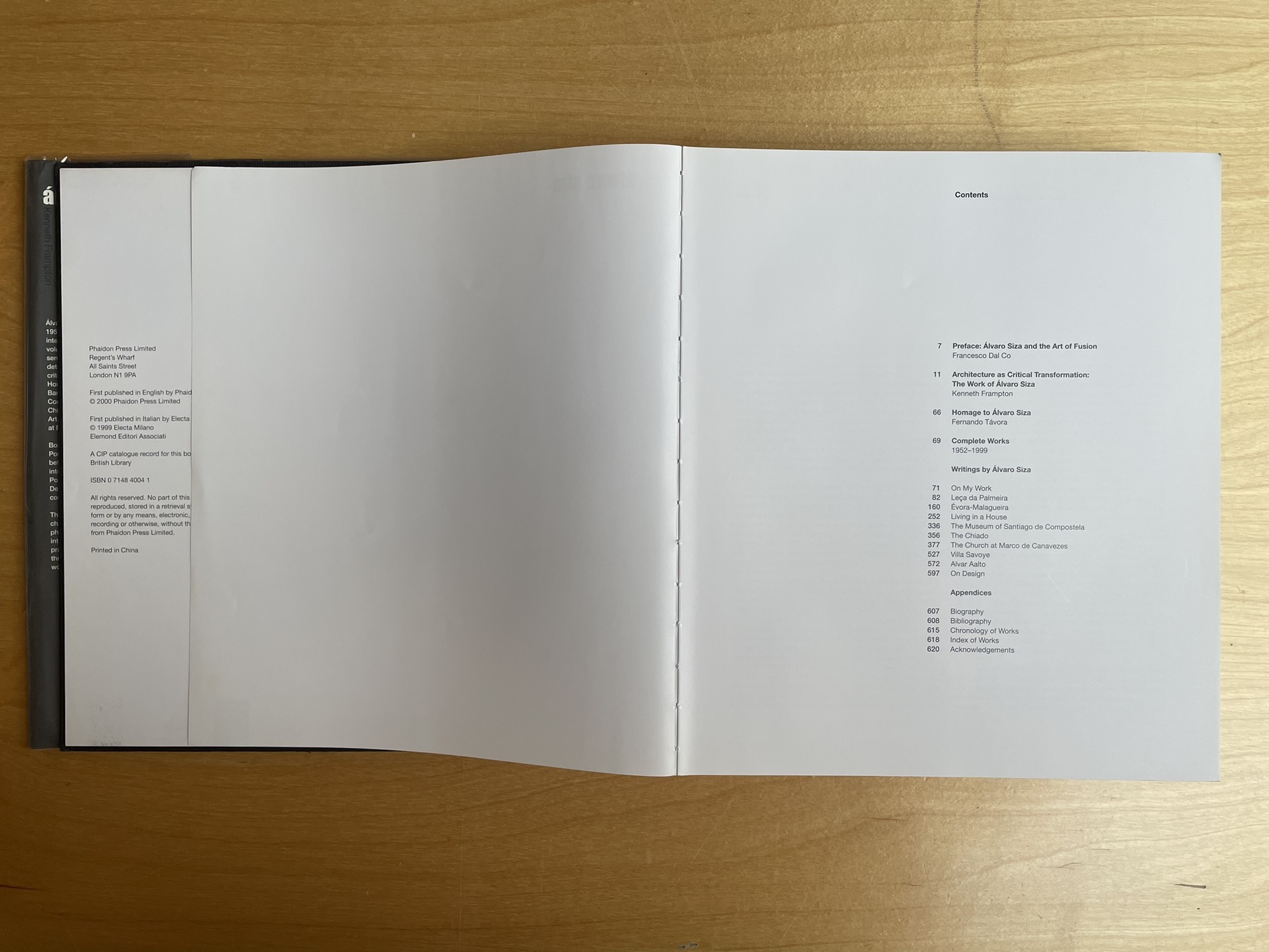 Alvaro Siza, complete works by Kenneth Frampton: Bon Couverture