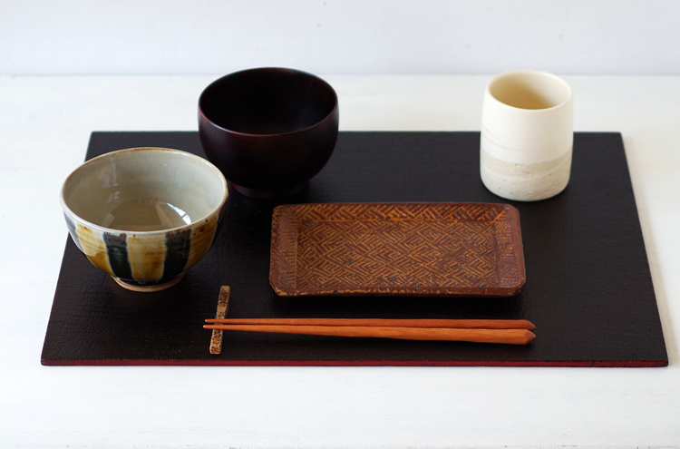 漆 長角膳 / 両面布貼り / 山中漆器 | Piröleikki