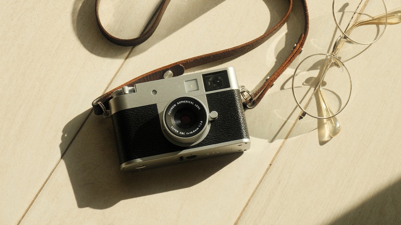 富士フイルム、ハーフサイズカメラから着想を得たコンパクトデジタル