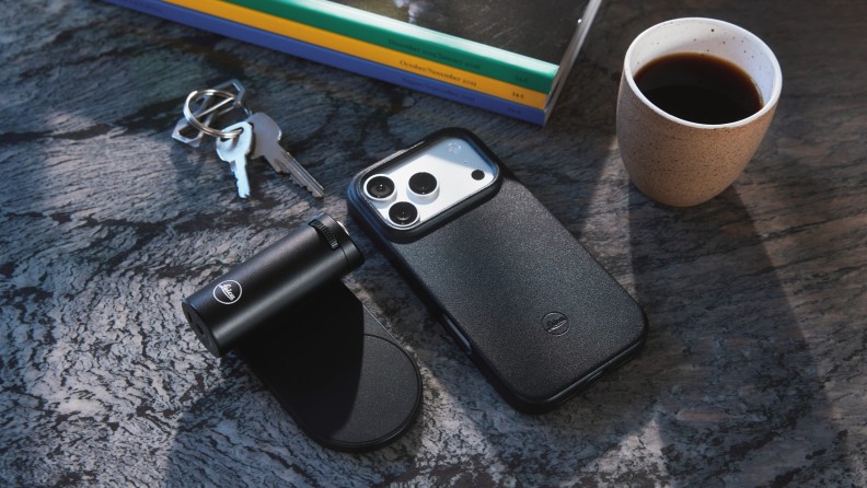 焦点工房、FUNLEADERから「ライカM3ダイヤル風 シルバー製 ピンバッジ