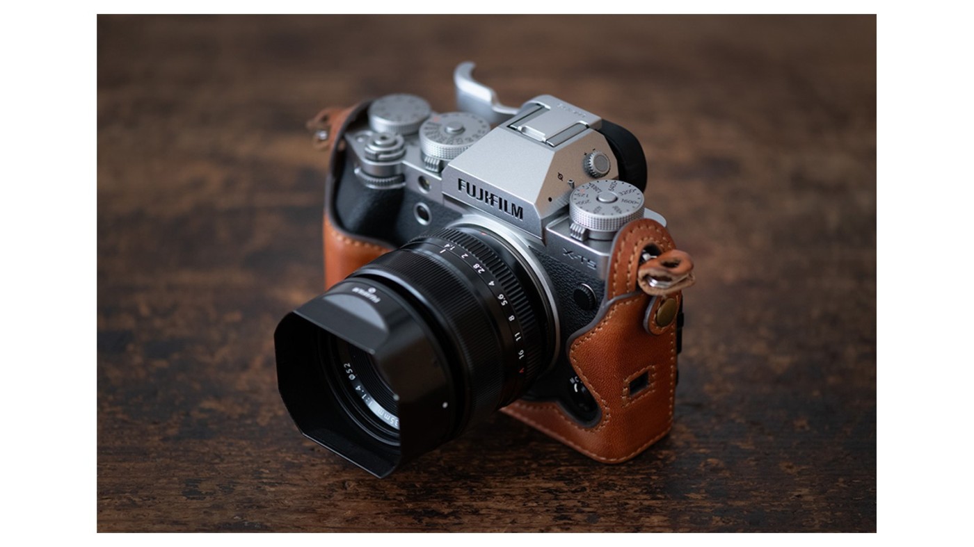 オリエンタルホビー「KAZA FUJIFILM X-T5専用 ハーフレザーケース