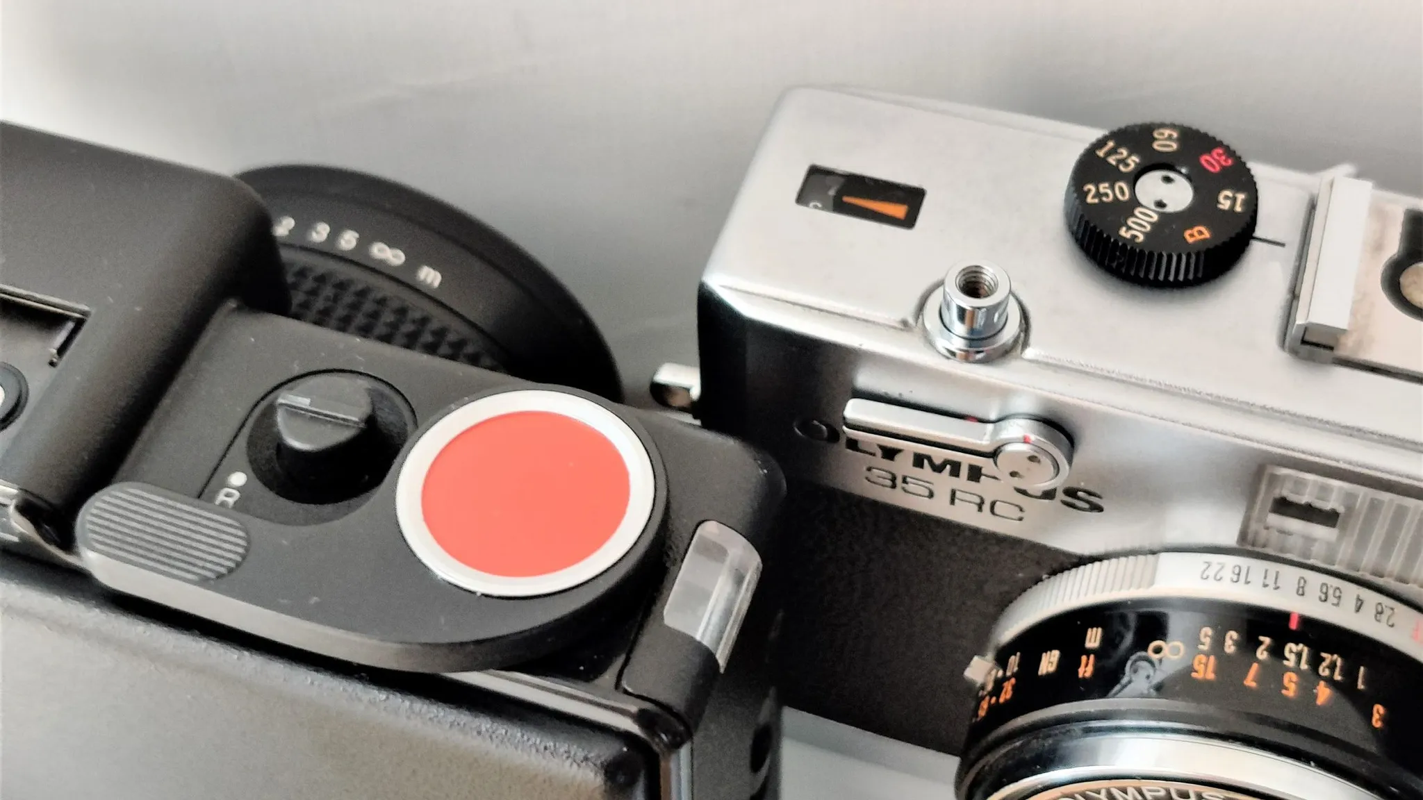 Olympus 35RC | Gears | Photo by Tommy Ku