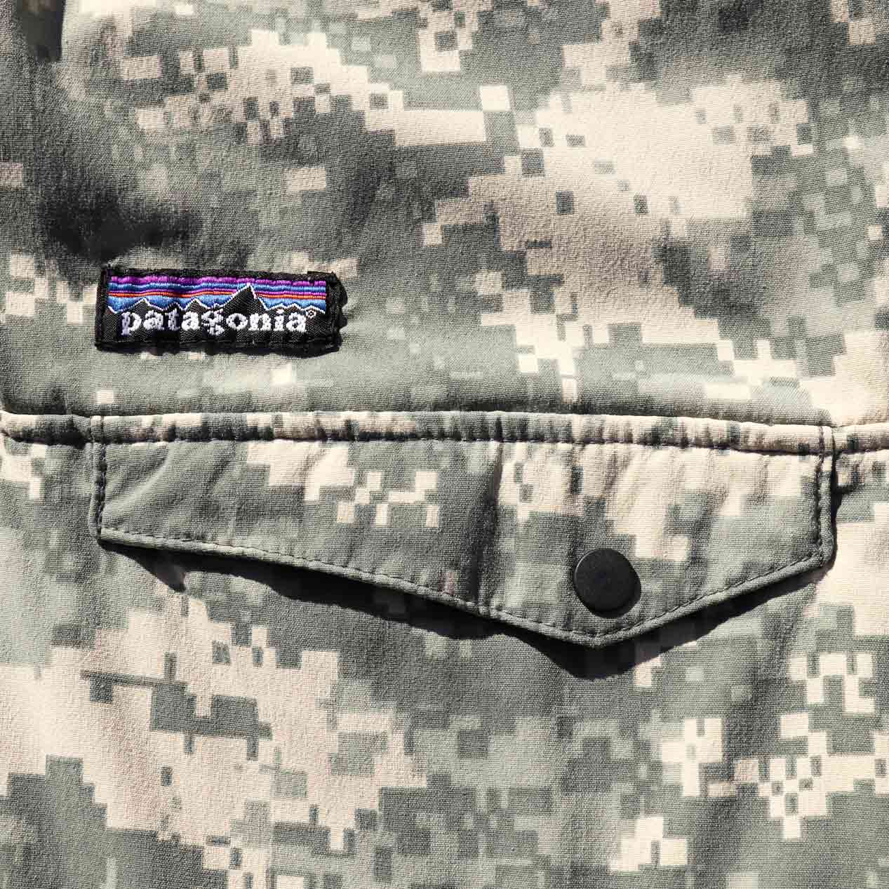 POST JUNK / 00's PATAGONIA “ACU DIGITAL CAMO” Reversible Snap-T