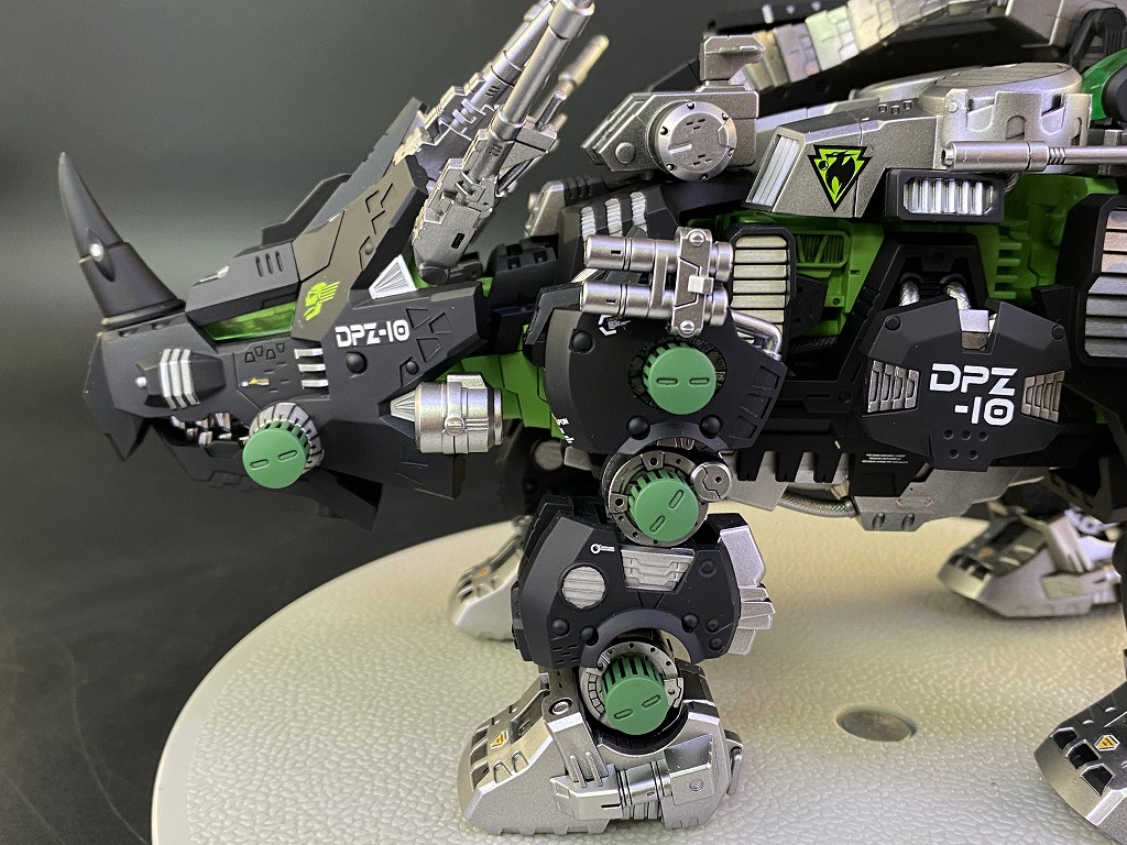 製作代行紹介「コトブキヤ ゾイド HMM DPZ-10 ダークホーン」全塗装